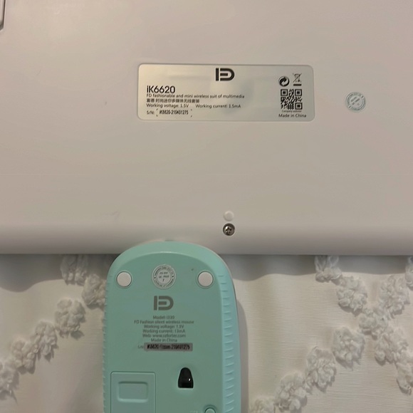 Wireless keyboard and mouse - Picture 2 of 3